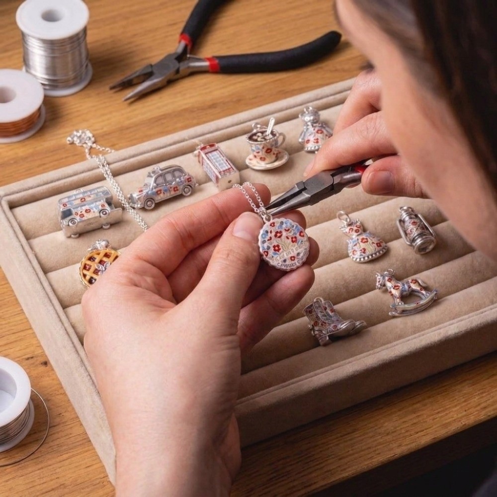 قلادات كرتونية لطيفة من الفولا - مراجعة Jewelry Making London وسعره